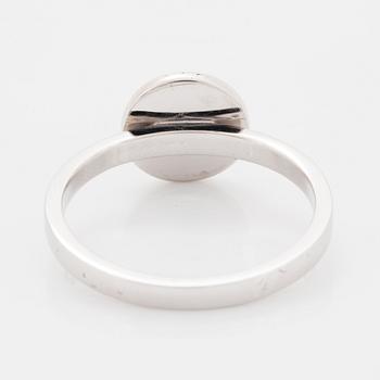 Ring, vitguld med åttkantslipade diamanter.