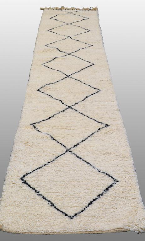 A RUNNER, MOROCCO, ca 408 x 83 cm.