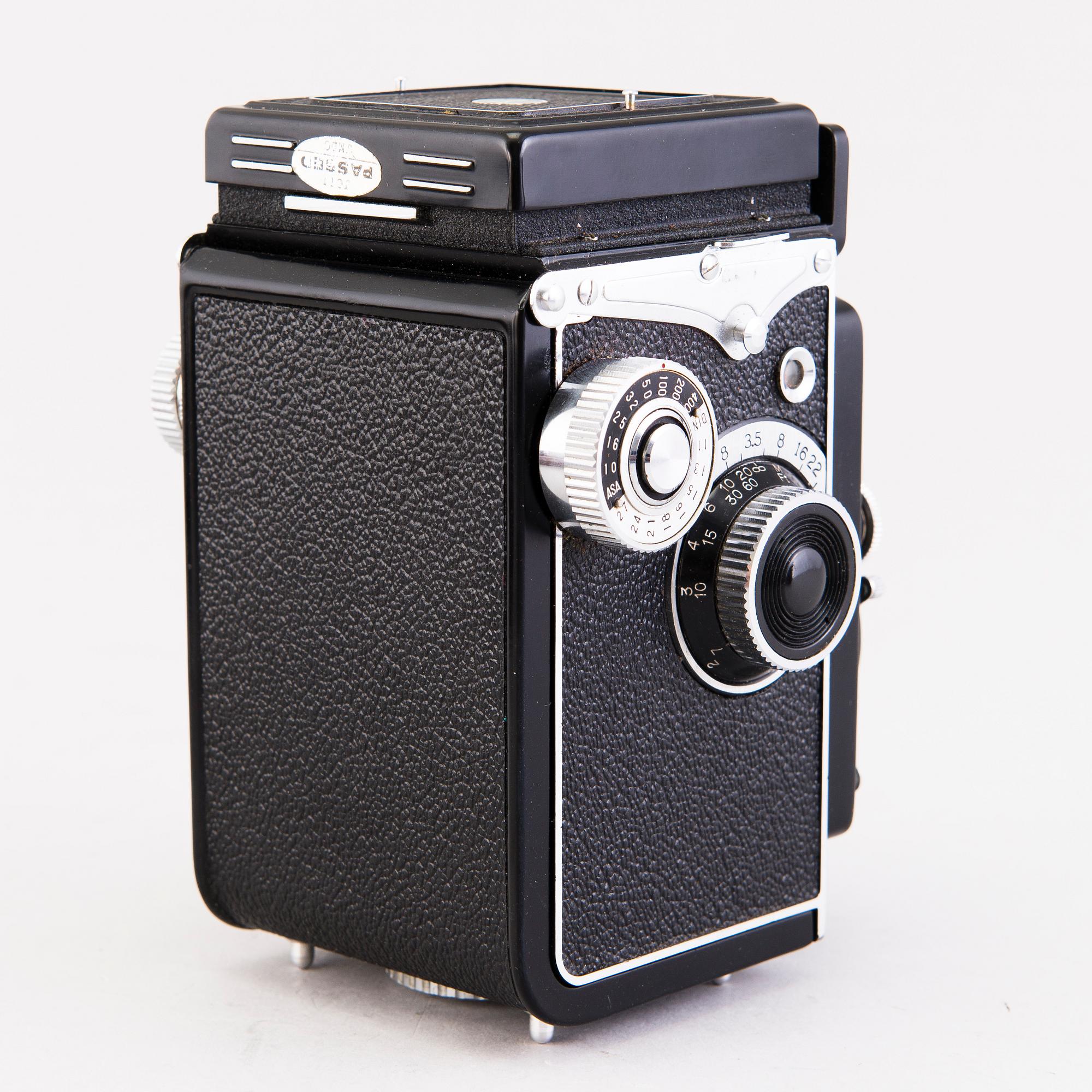 Set of five cameras, with accessories, 1920-50-tal.