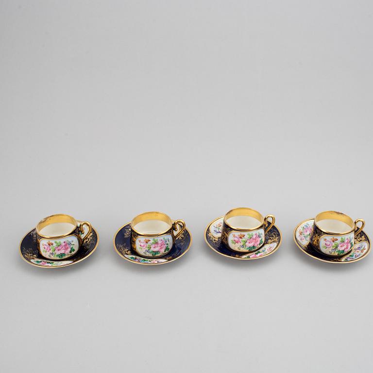 A Russian porcelaine tea set, Korniloff Brothers. (6 pc).