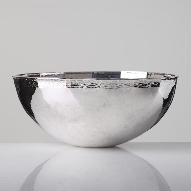 Fredrik Ingemansson, a sterling bowl, executed in Stockholm 1990.