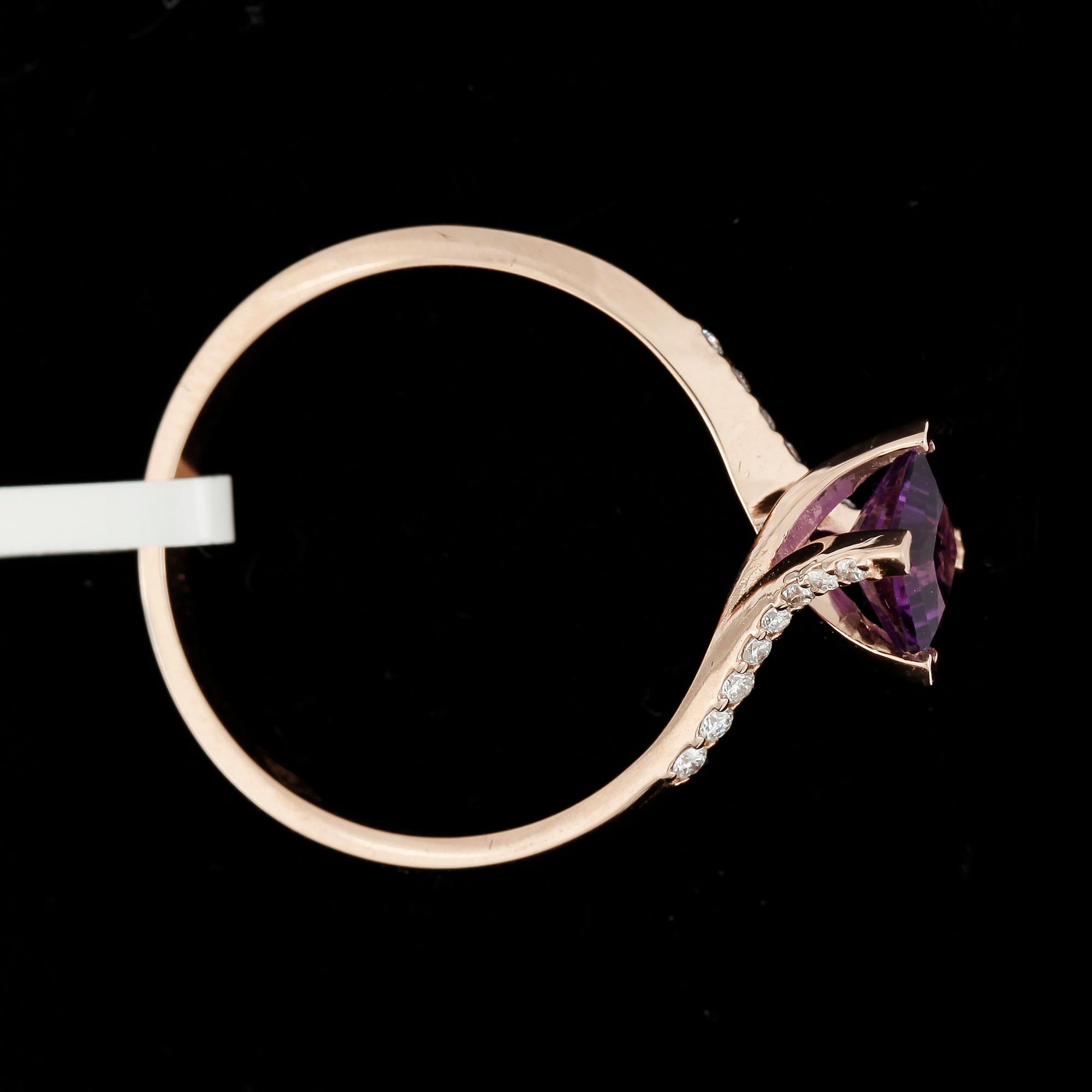 RING, 18k roséguld med ametist ca0,55ct samt briljantslipade diamanter tot ca0,08ct. VIkt ca2,7g.