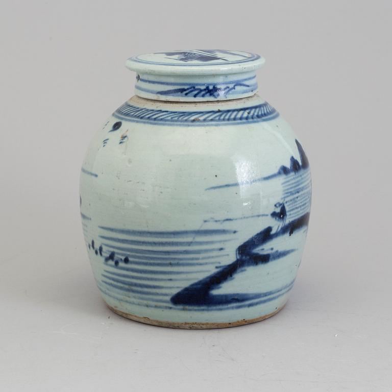 A blue and white jar, Qing dynasty, 19th Century.