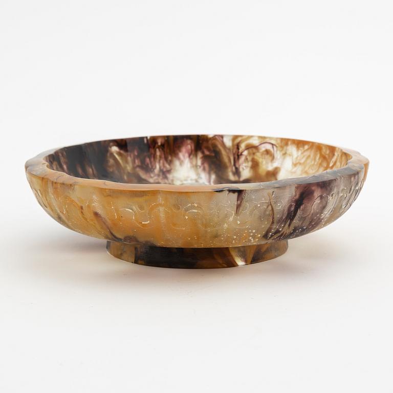 Francois-Emile Decorchemont, skål på fot, pate de verre, Frankrike, 1900-talets första hälft.