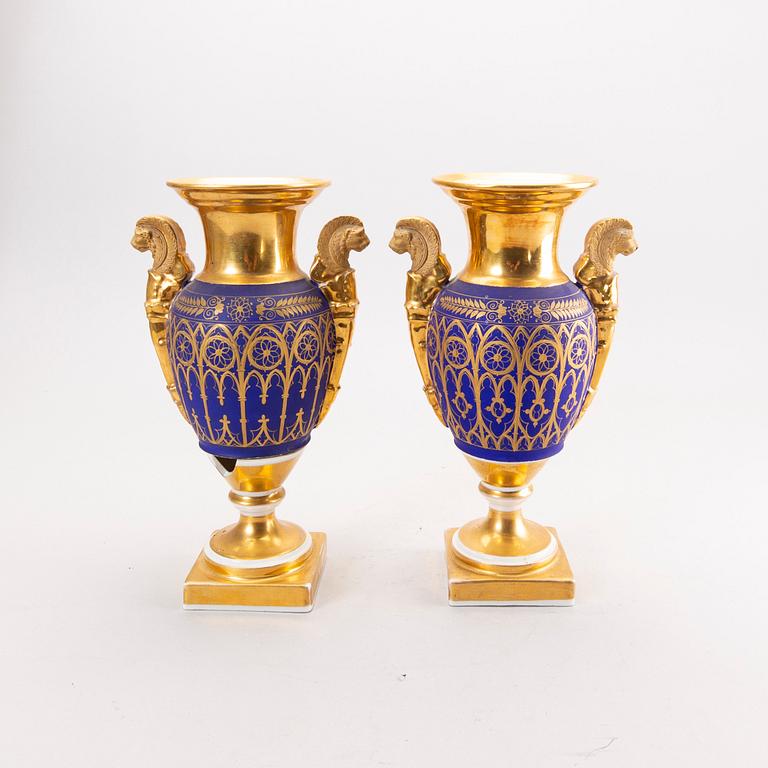 Urnor ett par Frankrike empire 1830/40-tal porslin.