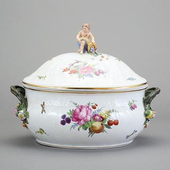 TERRIN, porslin, rokokostil, Kunglig Dansk, sannolikt 1800/1900-tal.