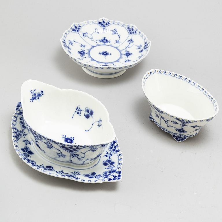 ROYAL COPENHAGEN, matservis, 76 delar, porslin, "Musselmalet Helblonde", Danmark.