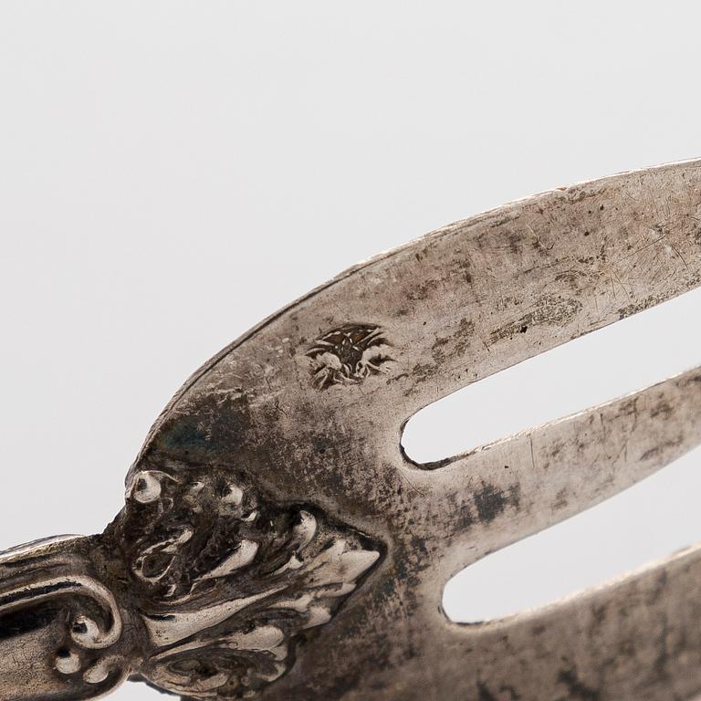 Emile Huignard, A set of six oyster forks, Silver (950), Paris, late 19th century.