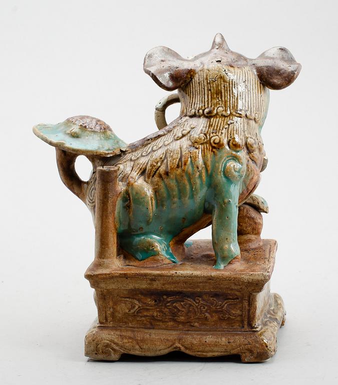 FIGUR, lergods, Kina, sannolikt 1900-tal.