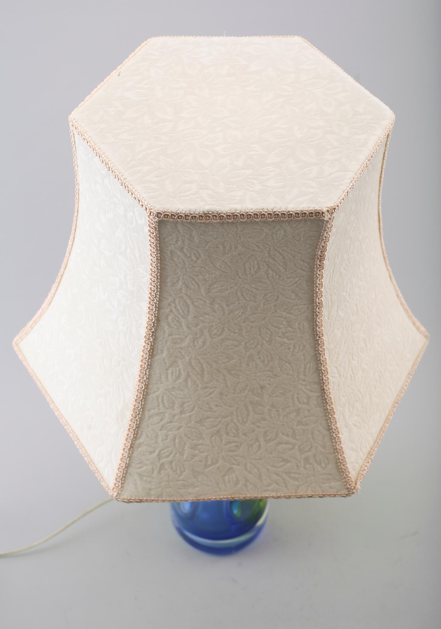 BORDSLAMPA, glas, Göran Wärff, Kosta, signerad.