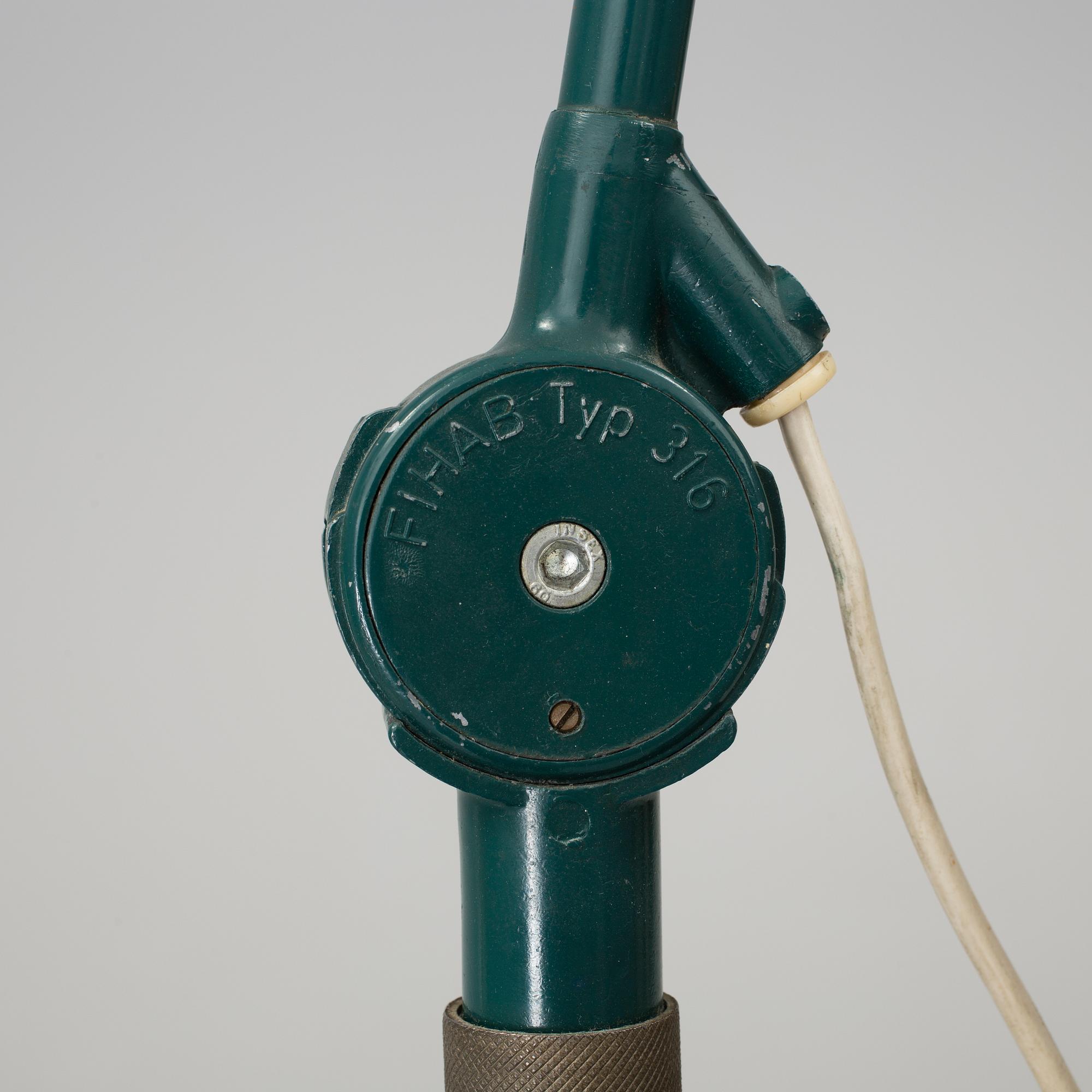 INDUSTRILAMPA, 1900-talets mitt.