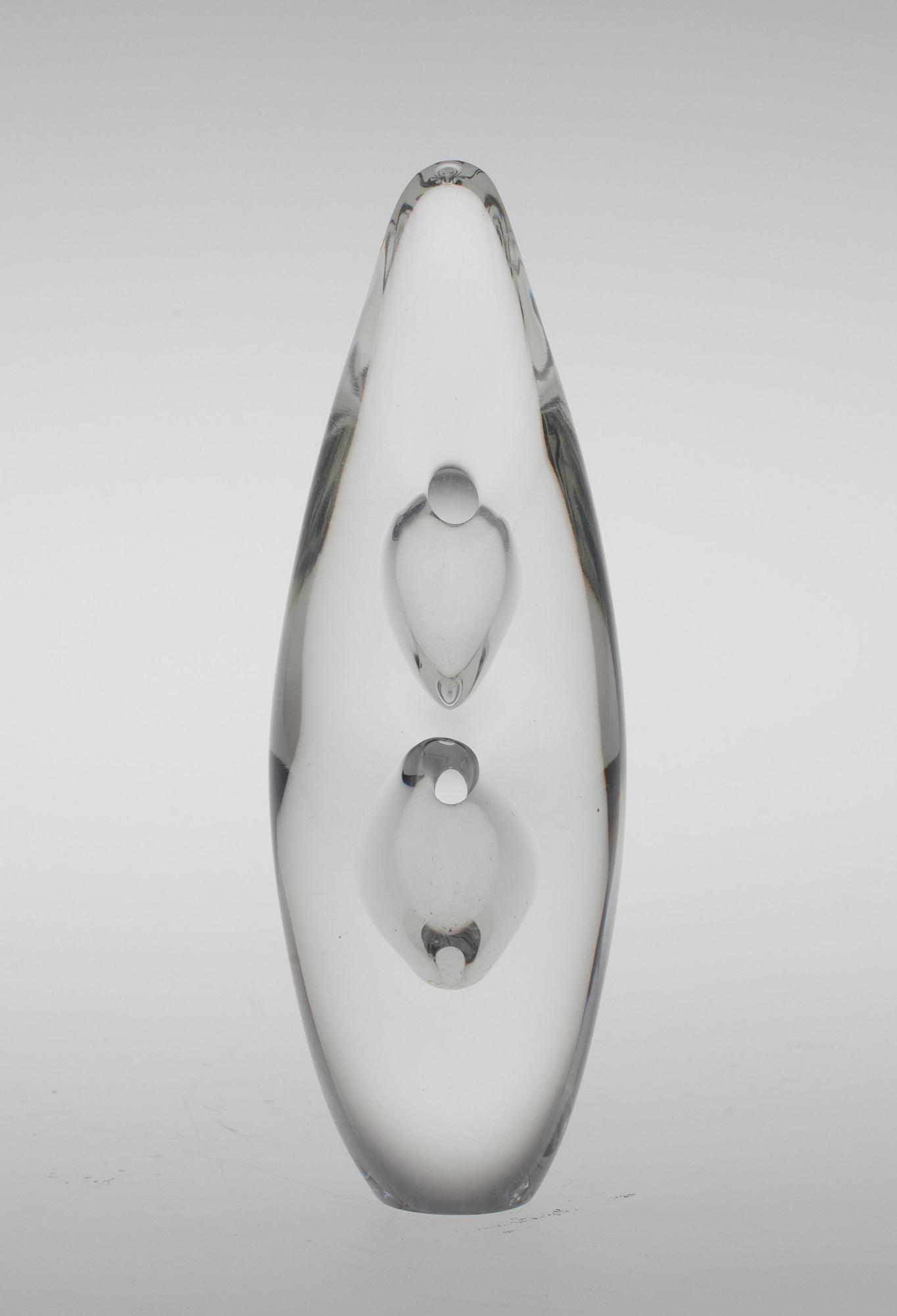 A GLASS SCULPTURE.