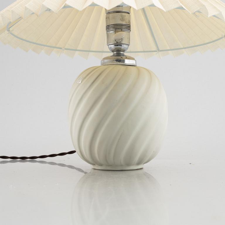 Upsala Ekeby, a table lamp, for Arvid Böhlmarks Lampfabrik, 1930s/40s.