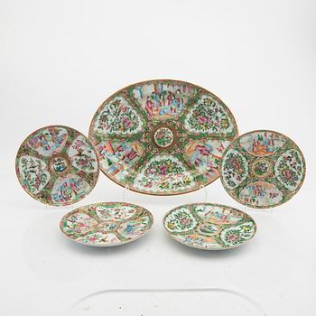 A set of four Chinese porcelain plates and one dish Kanton alter part of the 19th century.