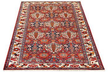 A Hamadan carpet, a. 335 x 184 cm.