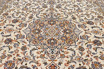 A Kashan carpet, c. 400 x 289 cm.