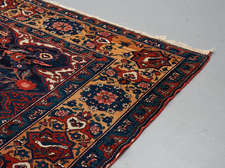 Matto, semi-antique, Chaharmahal/Bakhtiari Province, ca 386, 223,5 cm ( ca 2,5-3,5 cm flat weave at the ends).