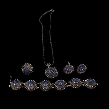 SMYCKESGARNITYR, 4 delar. Silver, kalcedon. Israel 1900-talets första hälft. Vikt 97 g.