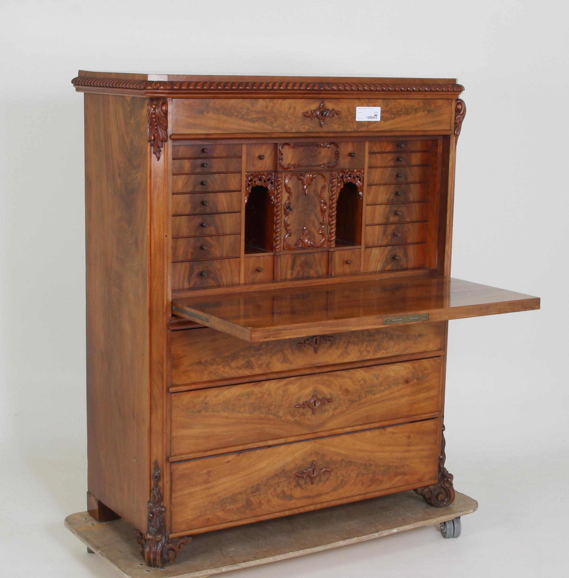 CHIFFONJÉ, omkr 1900.