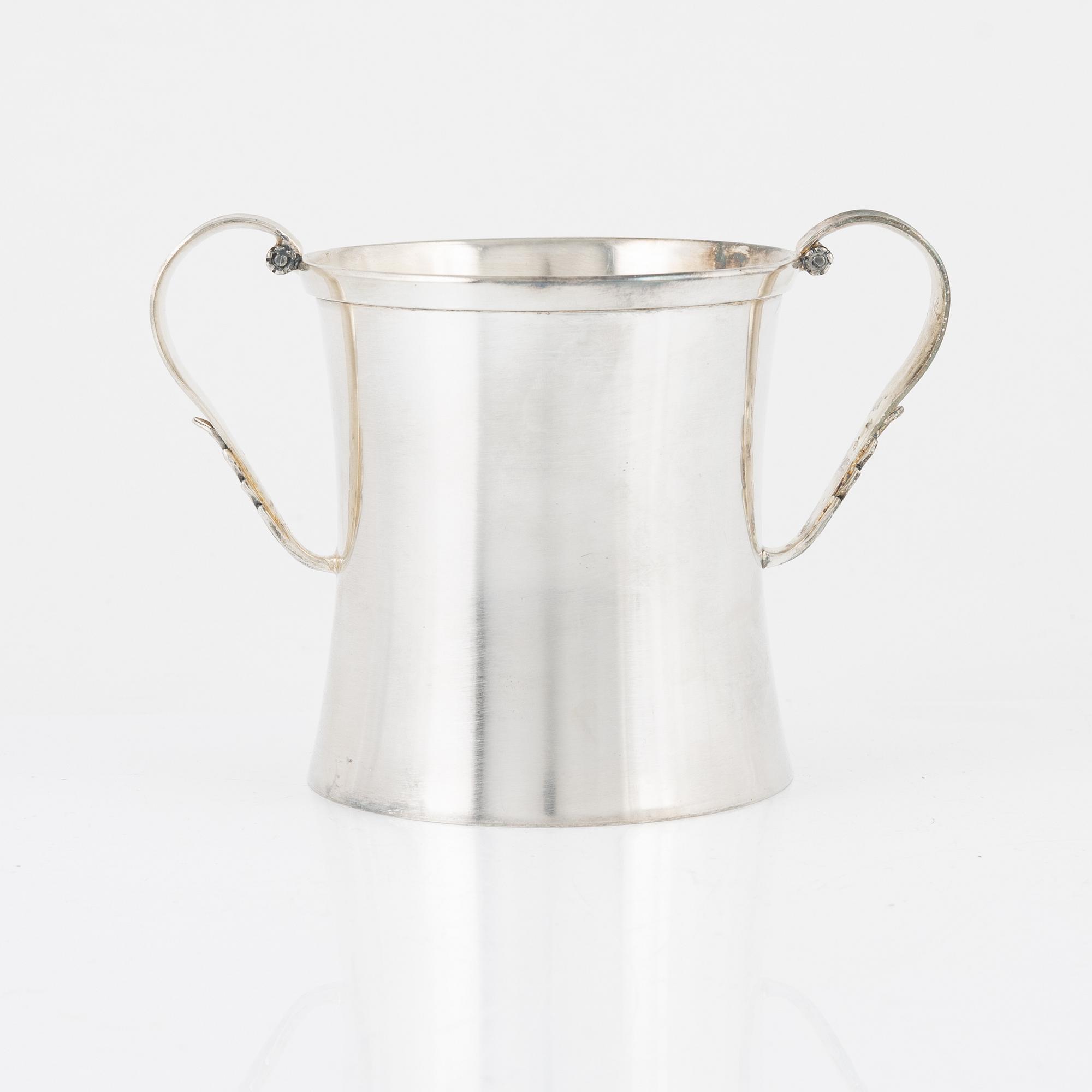 Jacob Ängman, bägare med hänklar, silver, GAB, Eskilstuna 1980.