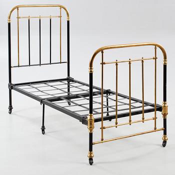 SÄNG/JÄRNSÄNG, tidigt 1900-tal.