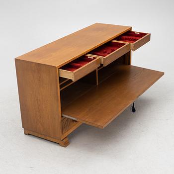 Carl Malmsten, sideboard, ek, Stockholm 1935.