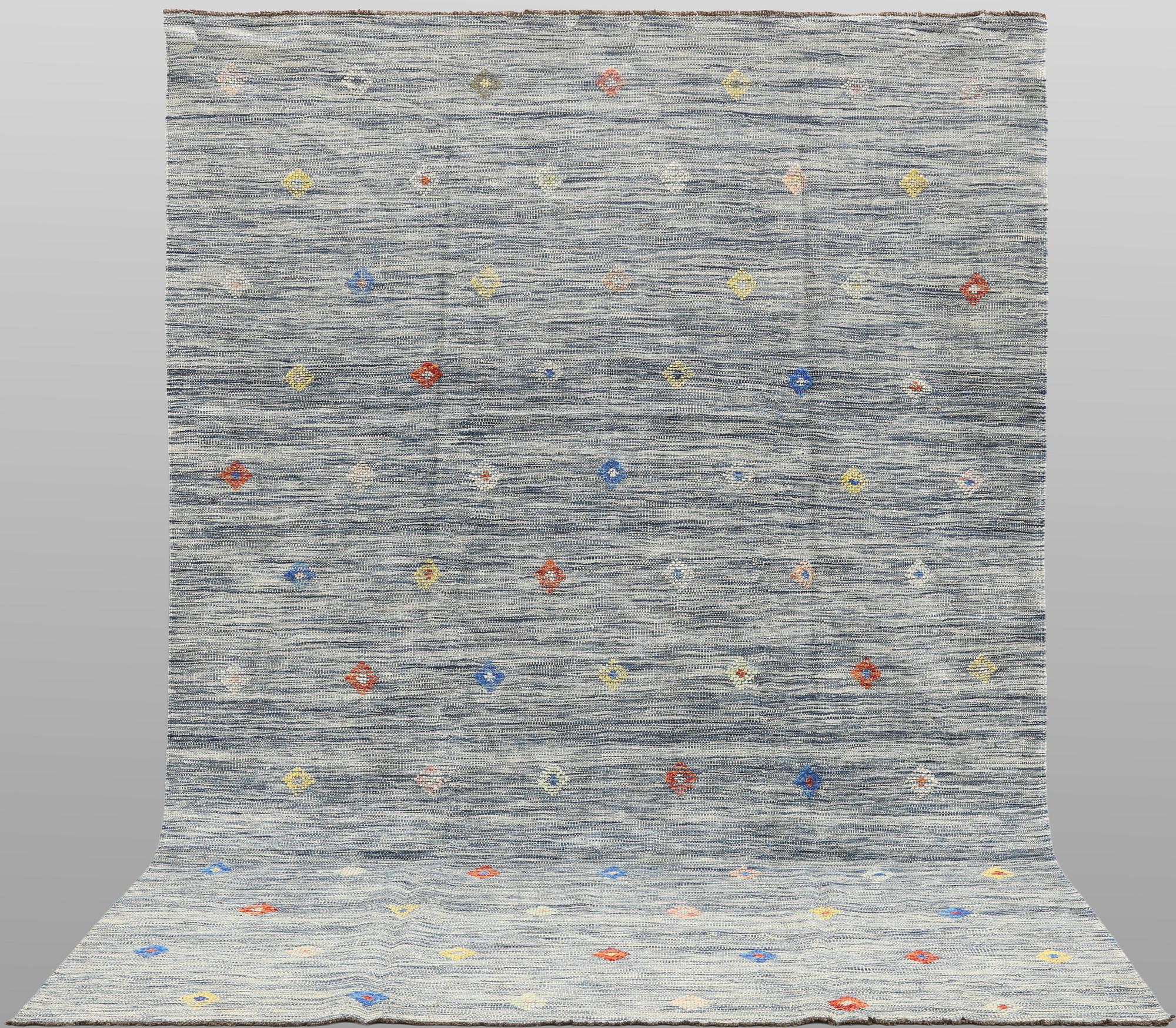 A Kelim carpet, 295 x 193 cm.