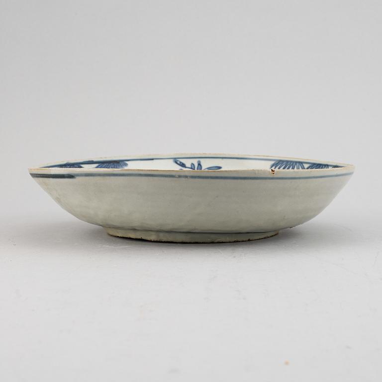 A blue and white dish, Ming dynasty (1368-1644).