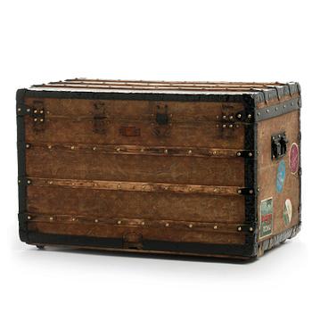 480. LOUIS VUITTON, a Monogram canvas trunk, late 19th/early 20th century.