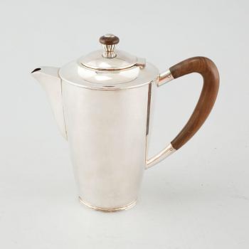 A swedish silver jug by Nordisk Silverkonst, Helsingborg, 1948, weight 366 g.