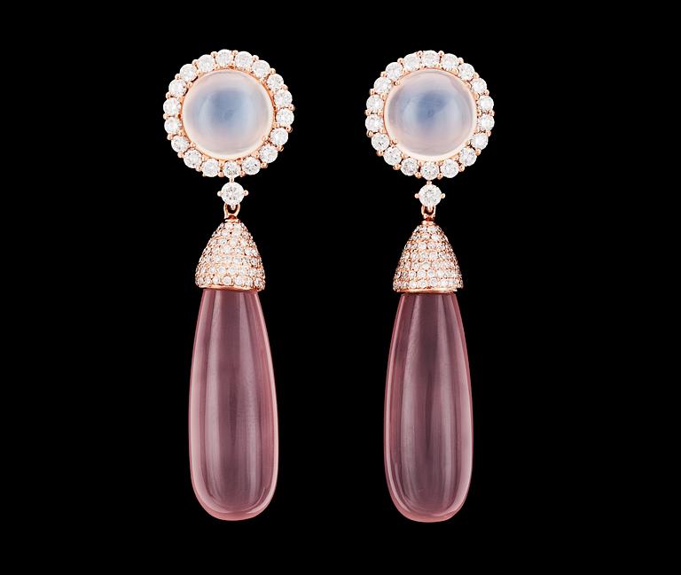 A pair of rose quartz, moon stone and brilliant cut diamond earrings, tot. app. 2.29 cts.
