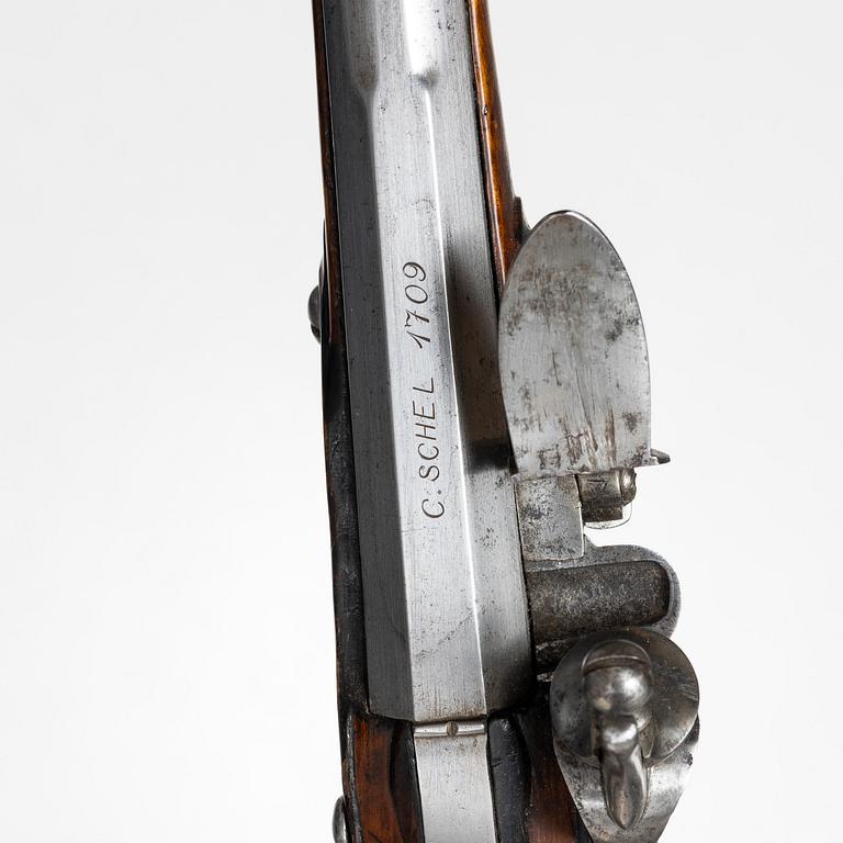 Flintlåspistoler, ett par, signerade C. SCHEL 1709, Nortelie. (Caspar el.Christopher Schiel).