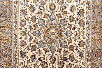 A Keshan carpet, c. 340 x 218 cm.