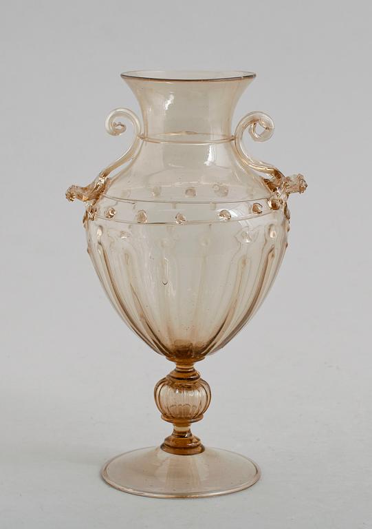 VAS, glas, sannolikt Murano, Italien, 1900-talets första hälft.