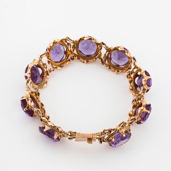 A synthetic color-change sapphire bracelet.