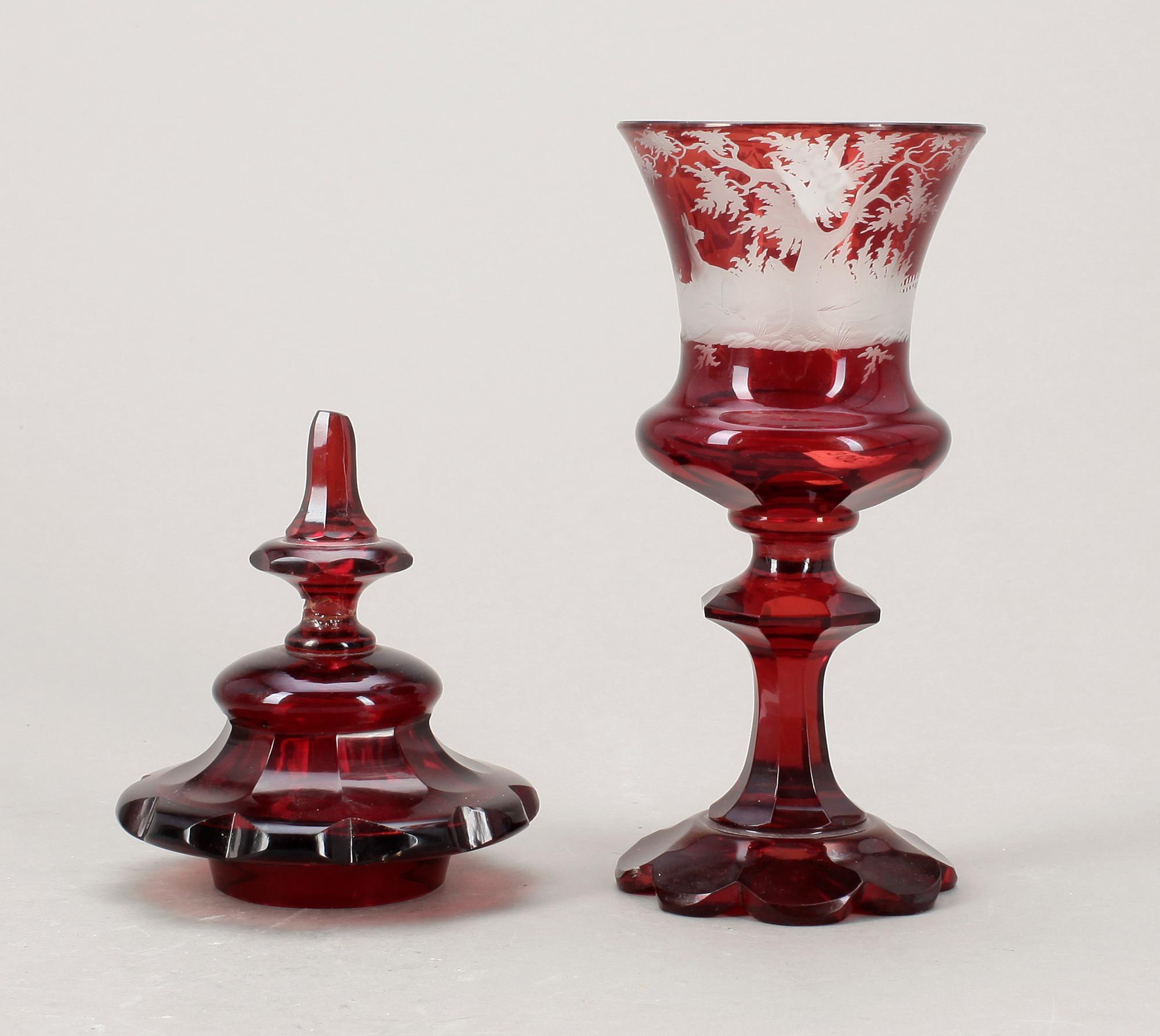 POKAL MED LOCK, glas, Böhmen, omkring 1900.