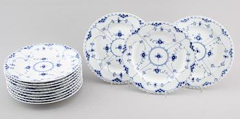 SERVISPORSLIN, 12 delar, porslin, "Musselmalet", Royal Copenhagen.