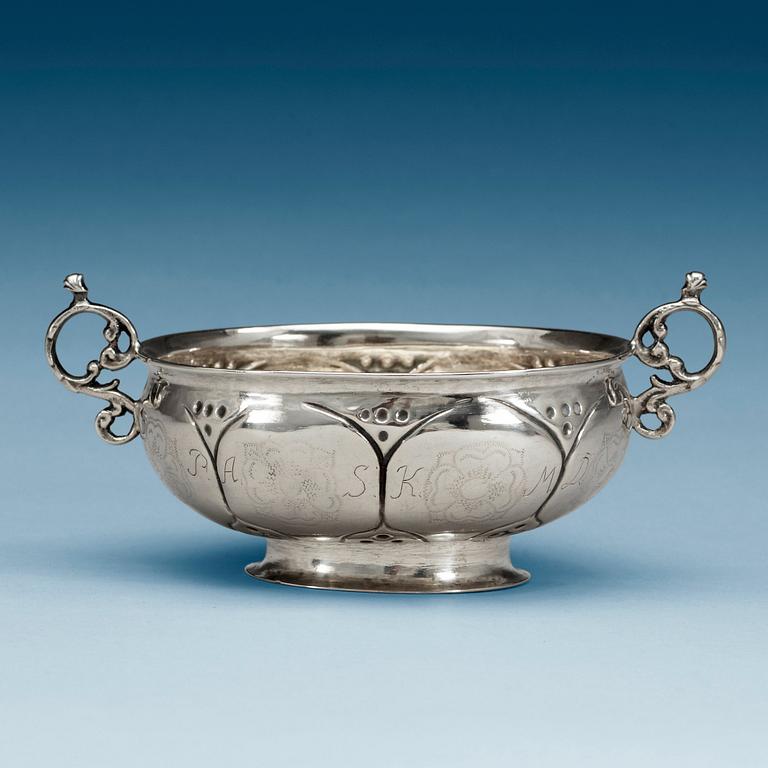 A Swidish 18th century silver bowl, marks of Niclas Wiggman, Kalmar 1761.