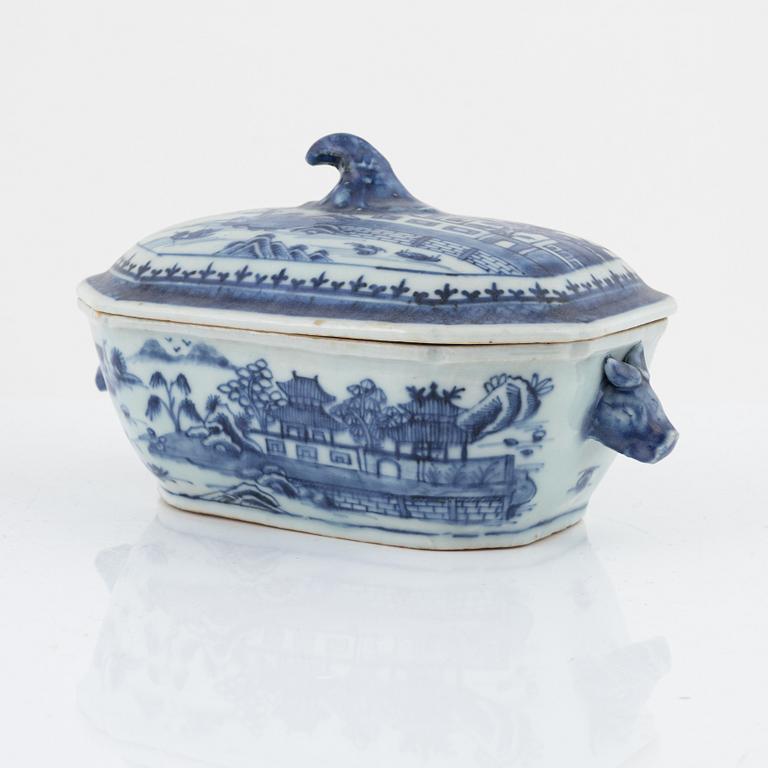 A blue and white butter dish, China, Qianlong (1736-95).