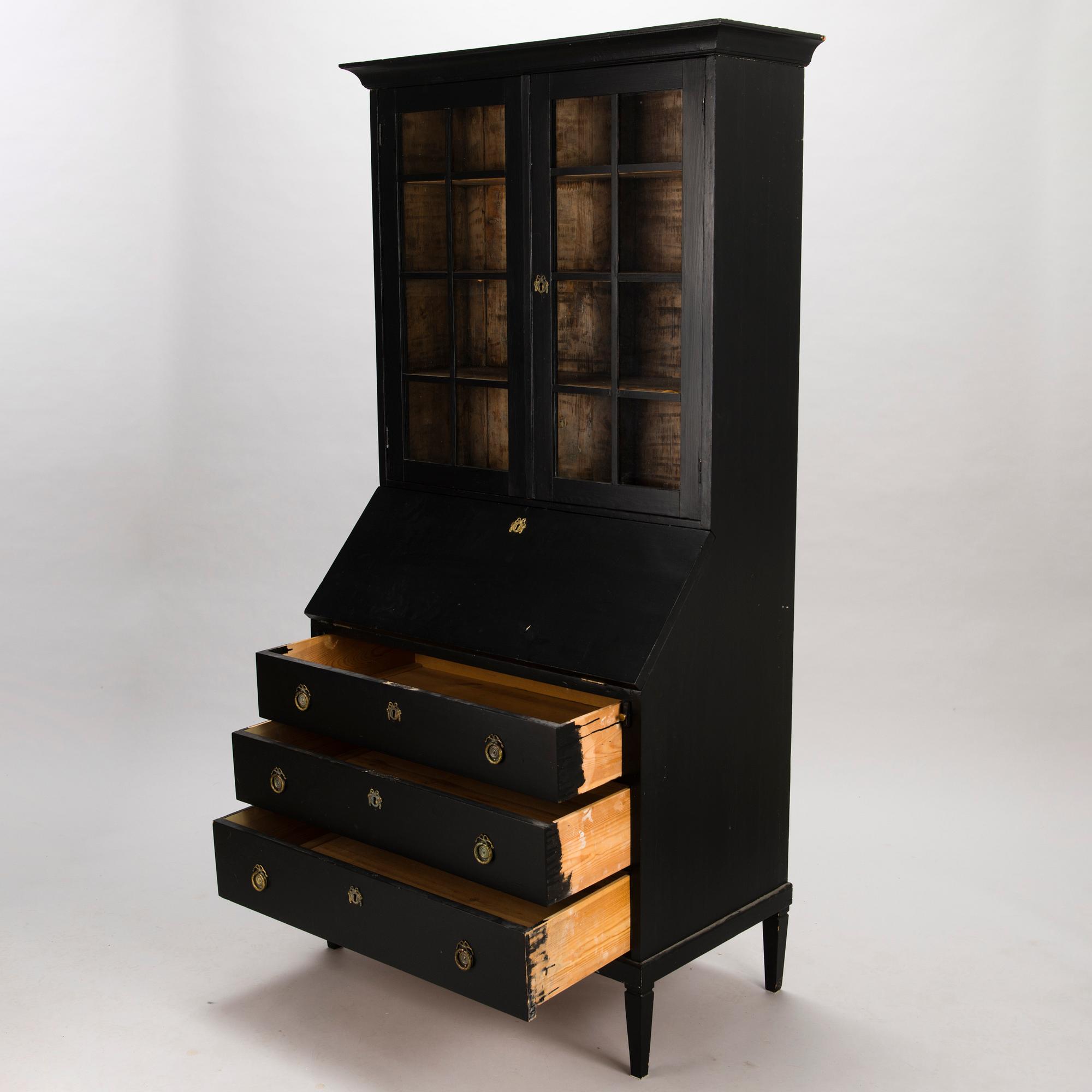 A VITRINE CABINET, ca. 1900.