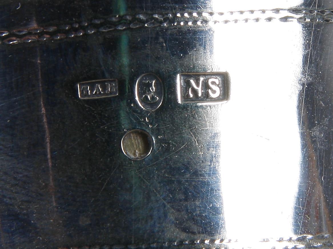 HORNPOKALER, ett par, nysilver och horn, fornnordisk stil, sent 1800-tal.