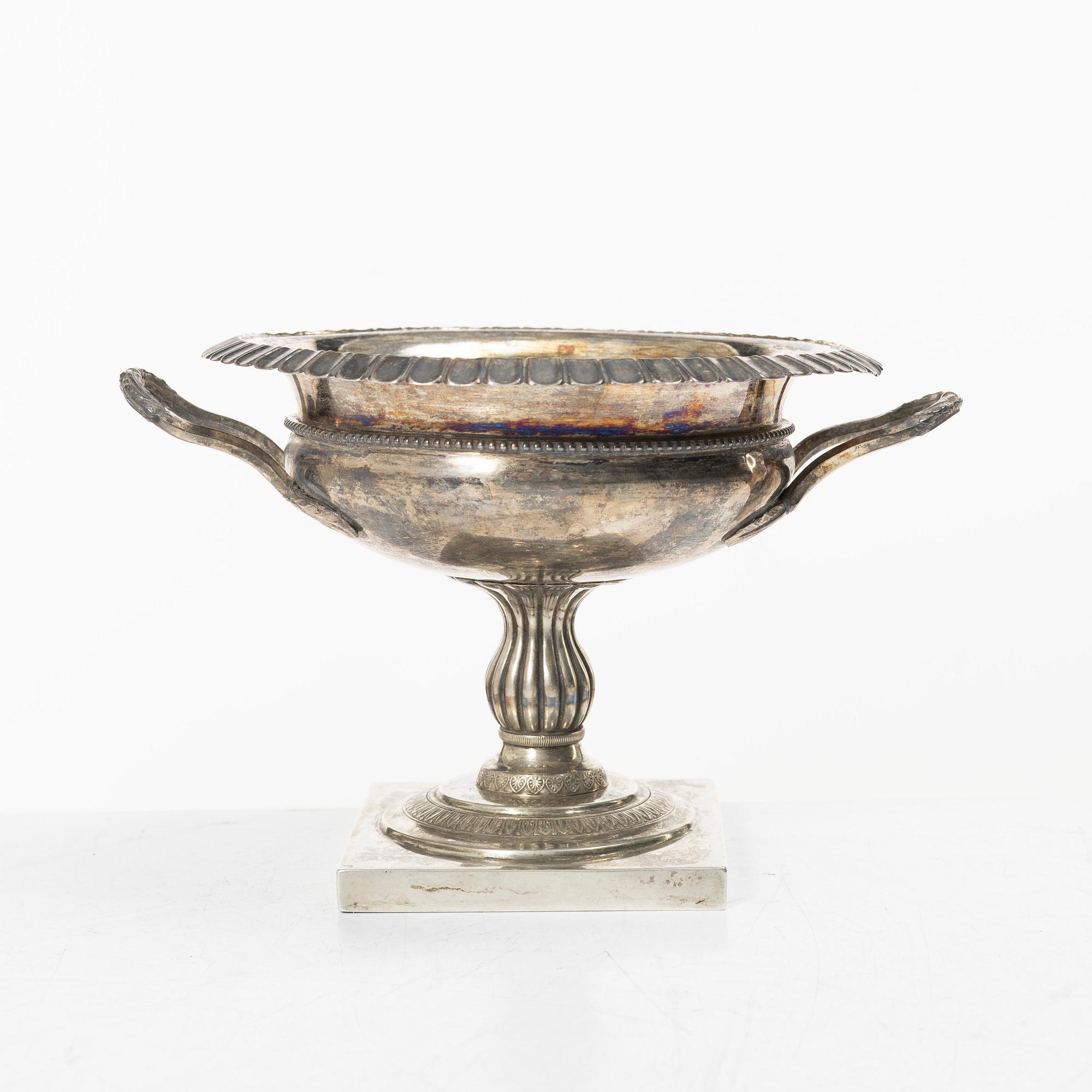 Skål på fot, silver, empire, 1800-talets första hälft, troligen Tyskland.