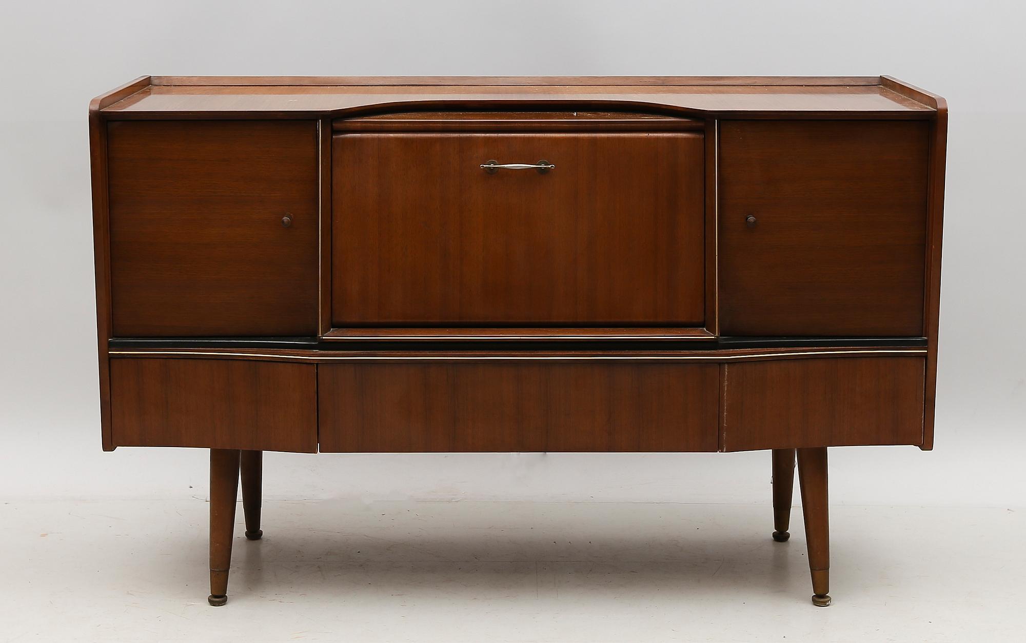 SIDEBOARD, 1900-talets första hälft.