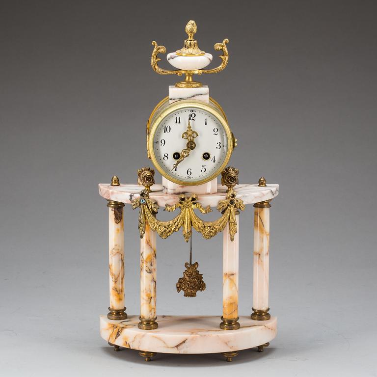 BORDSPENDYL, Louis XVI-stil. Frankrike, 1800-talets slut.