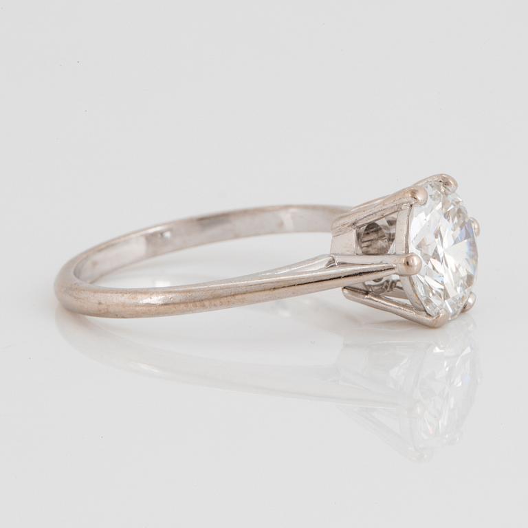 An 18K white gold ring set with a round brilliant-cut diamond 2.08 cts E vvs1.