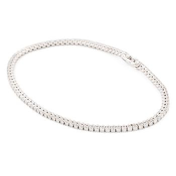 Tennisarmband 18K vitguld med briljantslipade diamanter.