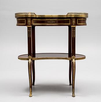 PÖYTÄ, Ranska 1900-luvun alku.