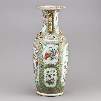 GOLVURNOR, ett par, porslin, Kina, 1800-tal.