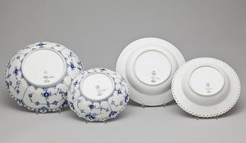 MAT- samt KAFFESERVIS, 151 delar, porslin, "Musselmalet", Royal Copenhagen, 1900-tal.