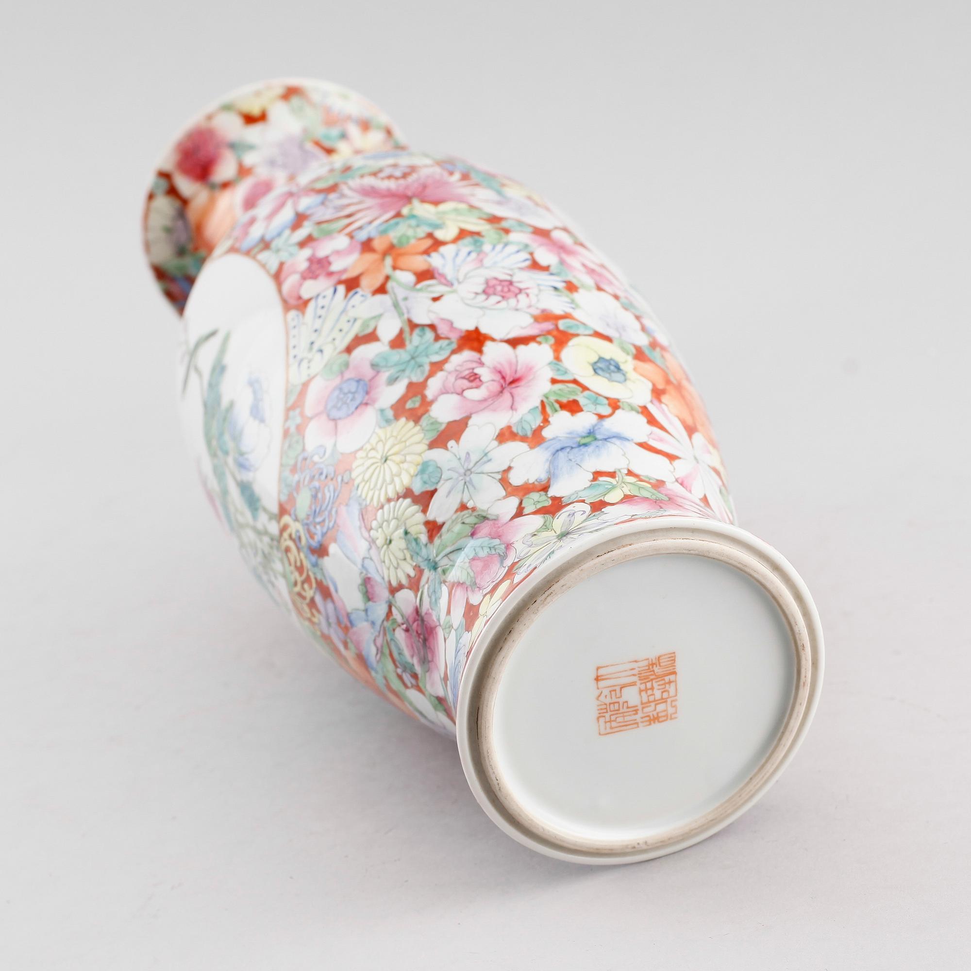 VAS, porslin, Kina, sent 1900-tal/2000-tal.